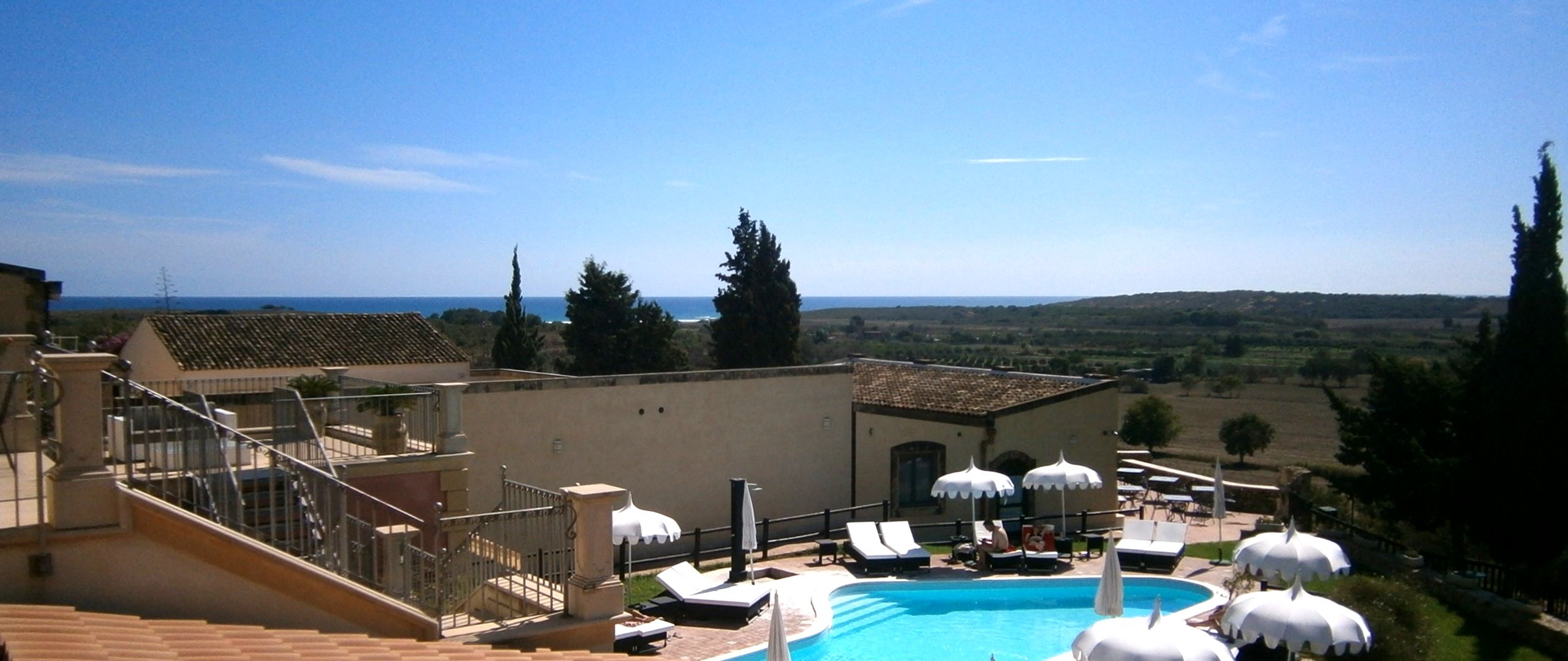 piscina con vista mare 3 Αρχική Τρία